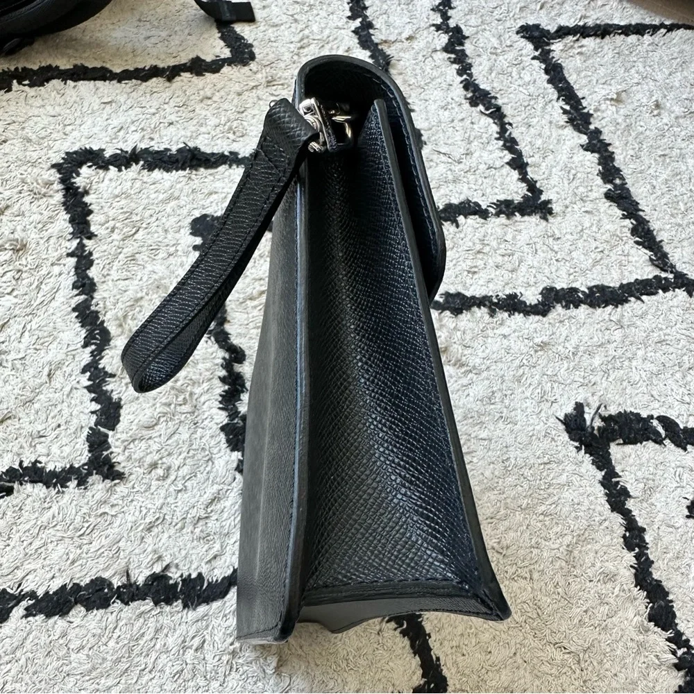 Like new authentic Louis Vuitton Belaia Ardoise Taiga leather clutch - Picture 2 of 10